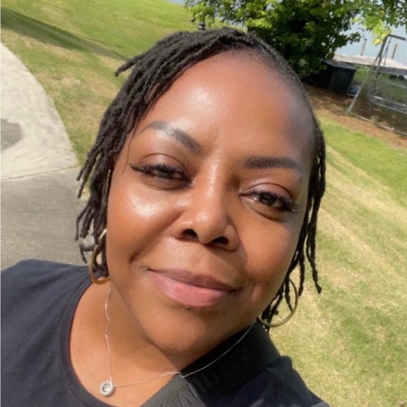 Meet your Posher Alicia - Picture 7 of 13